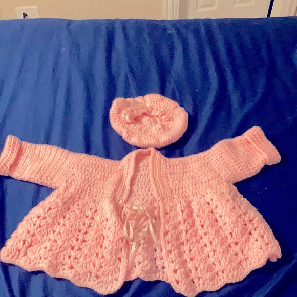 Hand knitted baby set.Only worn once. - Picture 1 of 4